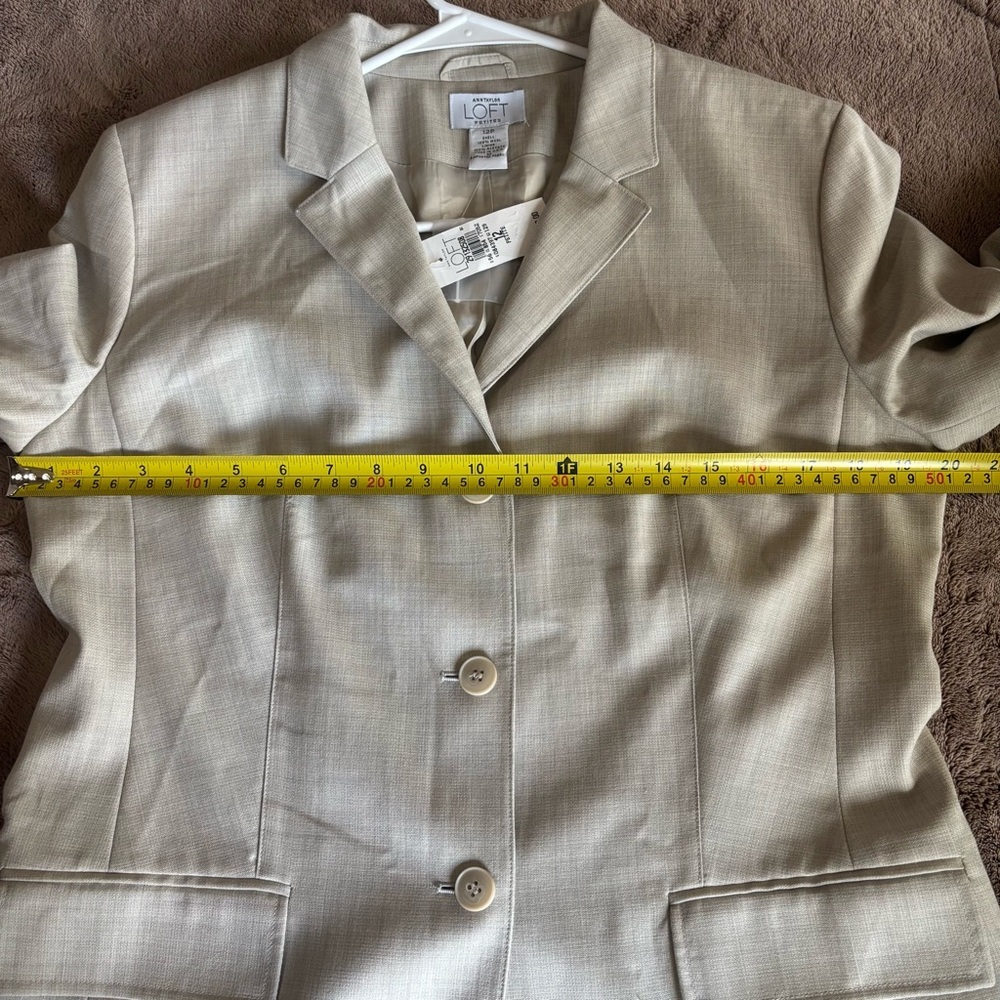 Ann taylor LOFT Women's Beige Blazer 100% wool size 12P - Picture 8 of 9